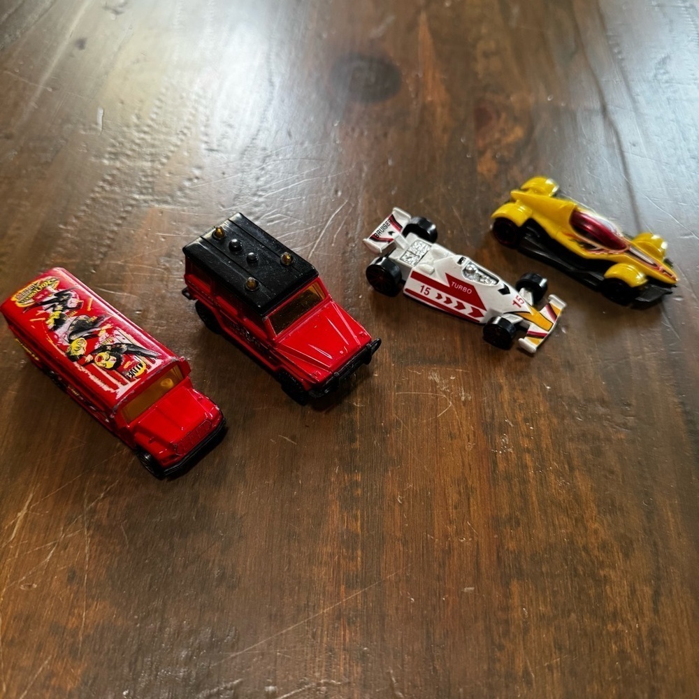 Lot Of 4 Vtg Toy Cars - Hot Wheels, Matchbox And Maisto Bus, Formula 1 And More